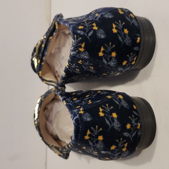 Cabi #6005 Carnaby Loafer Floral In Velvet Size 7M NWOT'S - Picture 5 of 12